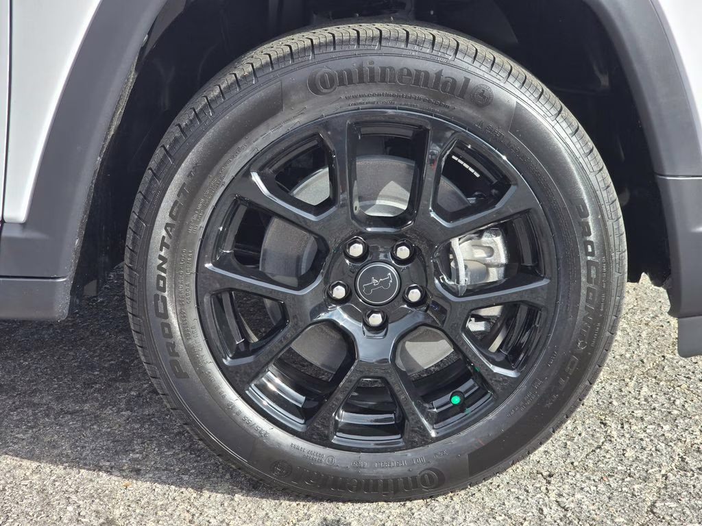 2026 Bright White Clearcoat Jeep Compass Latitude 4X4 SUV