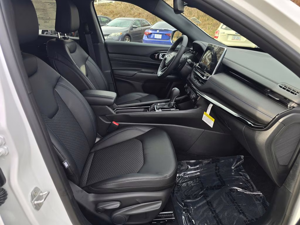 2026 Bright White Clearcoat Jeep Compass Latitude 4X4 SUV