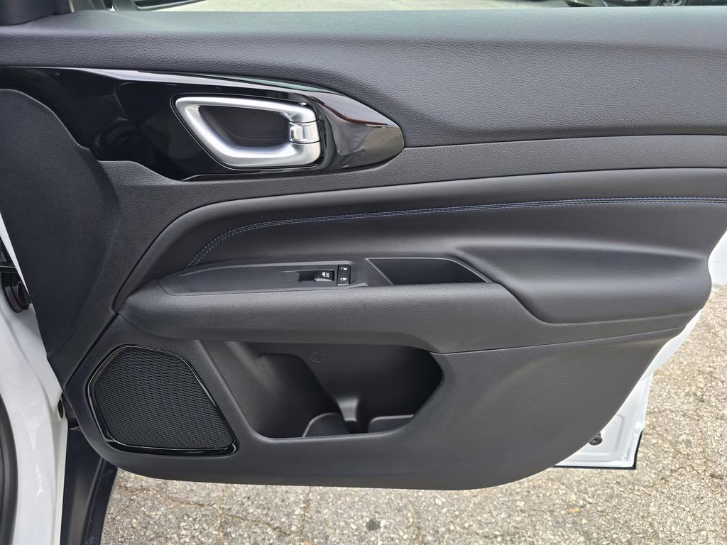 2026 Bright White Clearcoat Jeep Compass Latitude 4X4 SUV