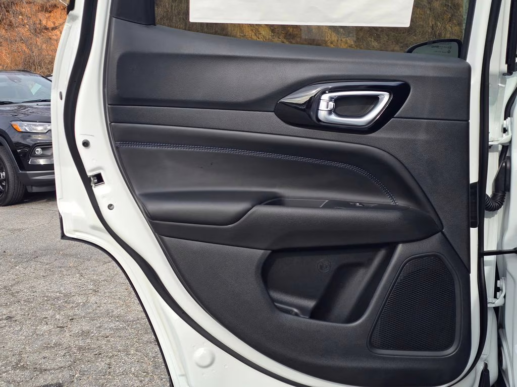 2026 Bright White Clearcoat Jeep Compass Latitude 4X4 SUV