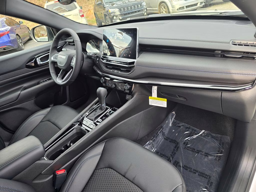 2026 Bright White Clearcoat Jeep Compass Latitude 4X4 SUV