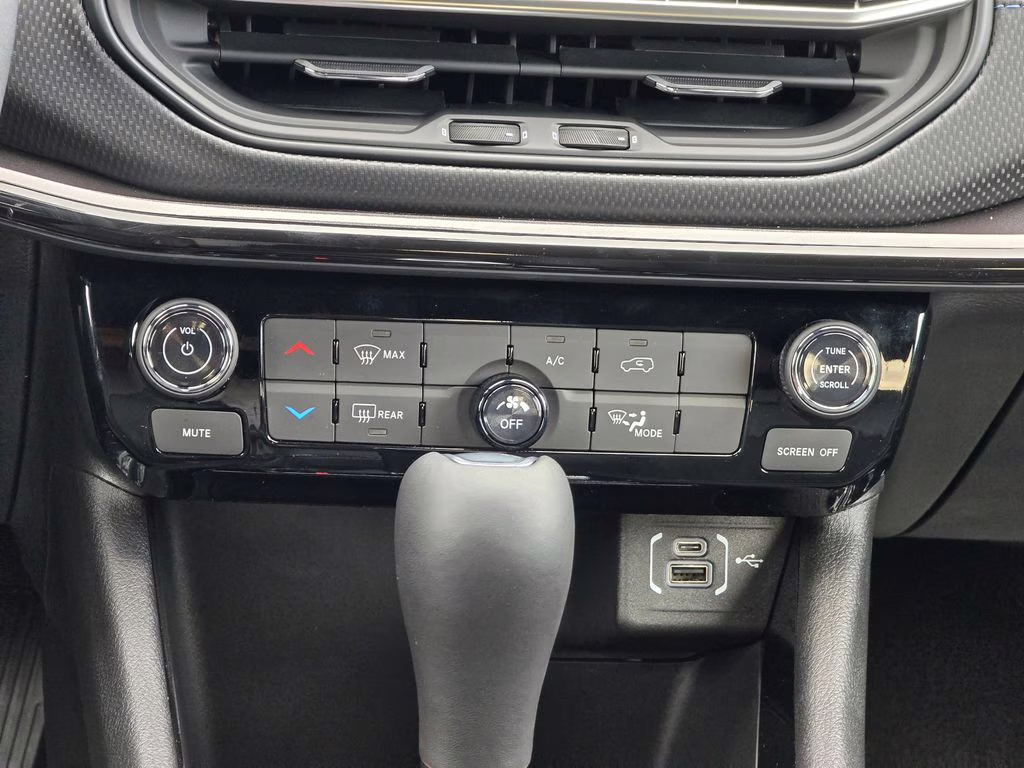 2026 Bright White Clearcoat Jeep Compass Latitude 4X4 SUV