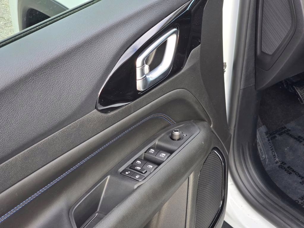 2026 Bright White Clearcoat Jeep Compass Latitude 4X4 SUV