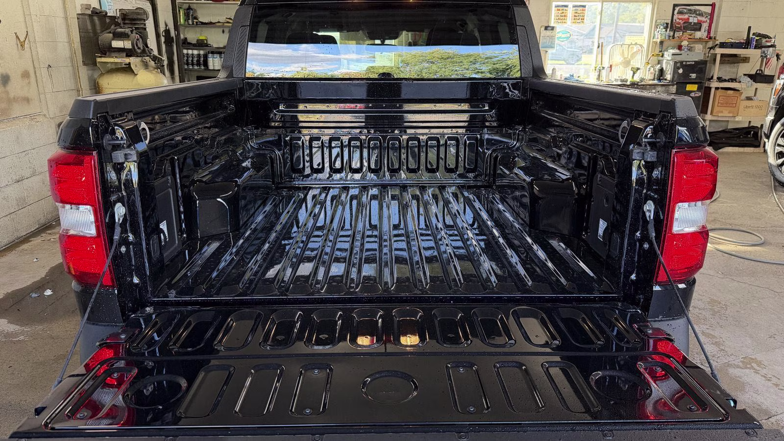 2025 Shadow Black Ford Maverick XLT FWD Truck