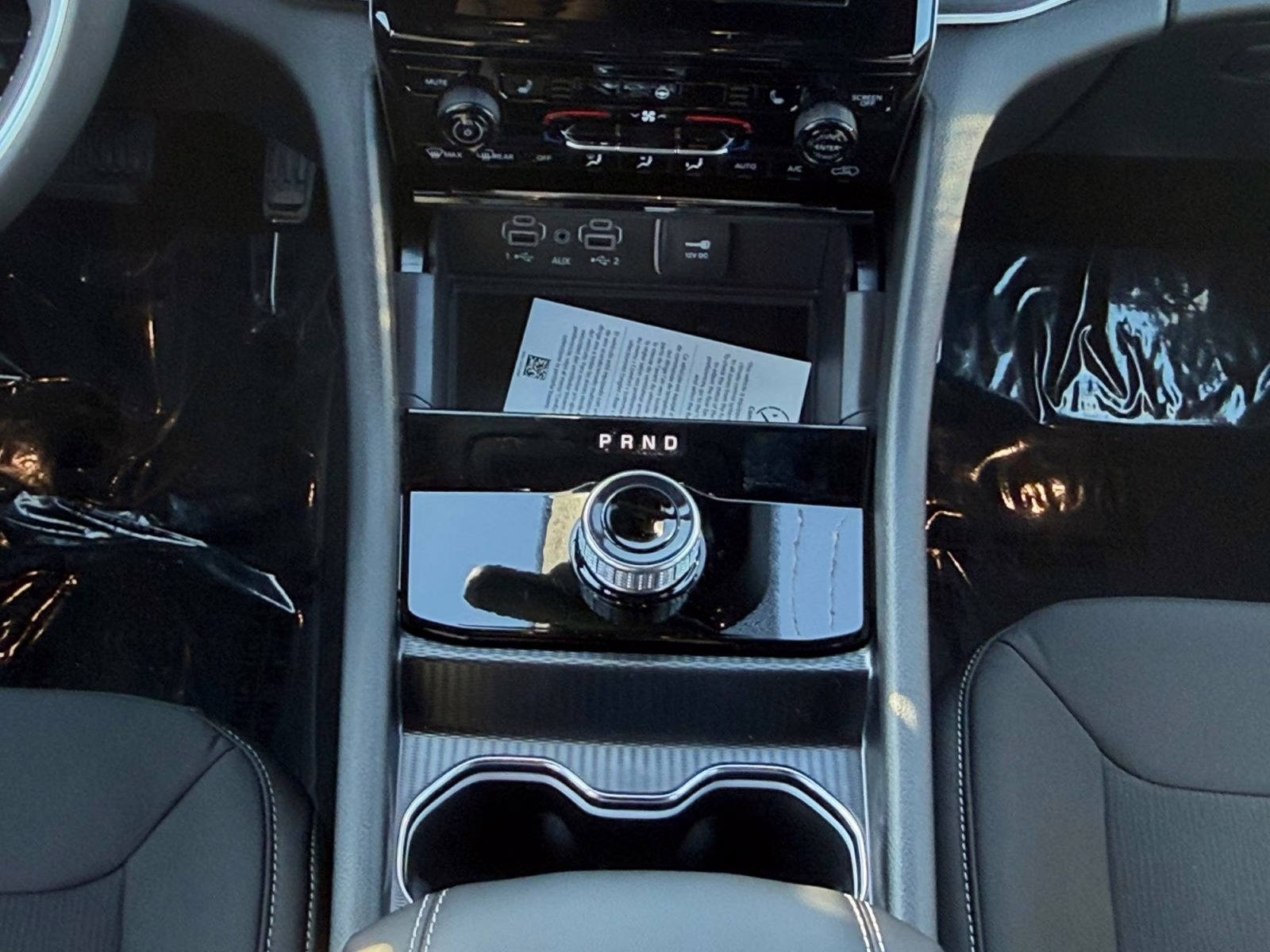 2025 Diamond Black Crystal Pearlcoat Jeep Grand Cherokee L Laredo 4X4 SUV