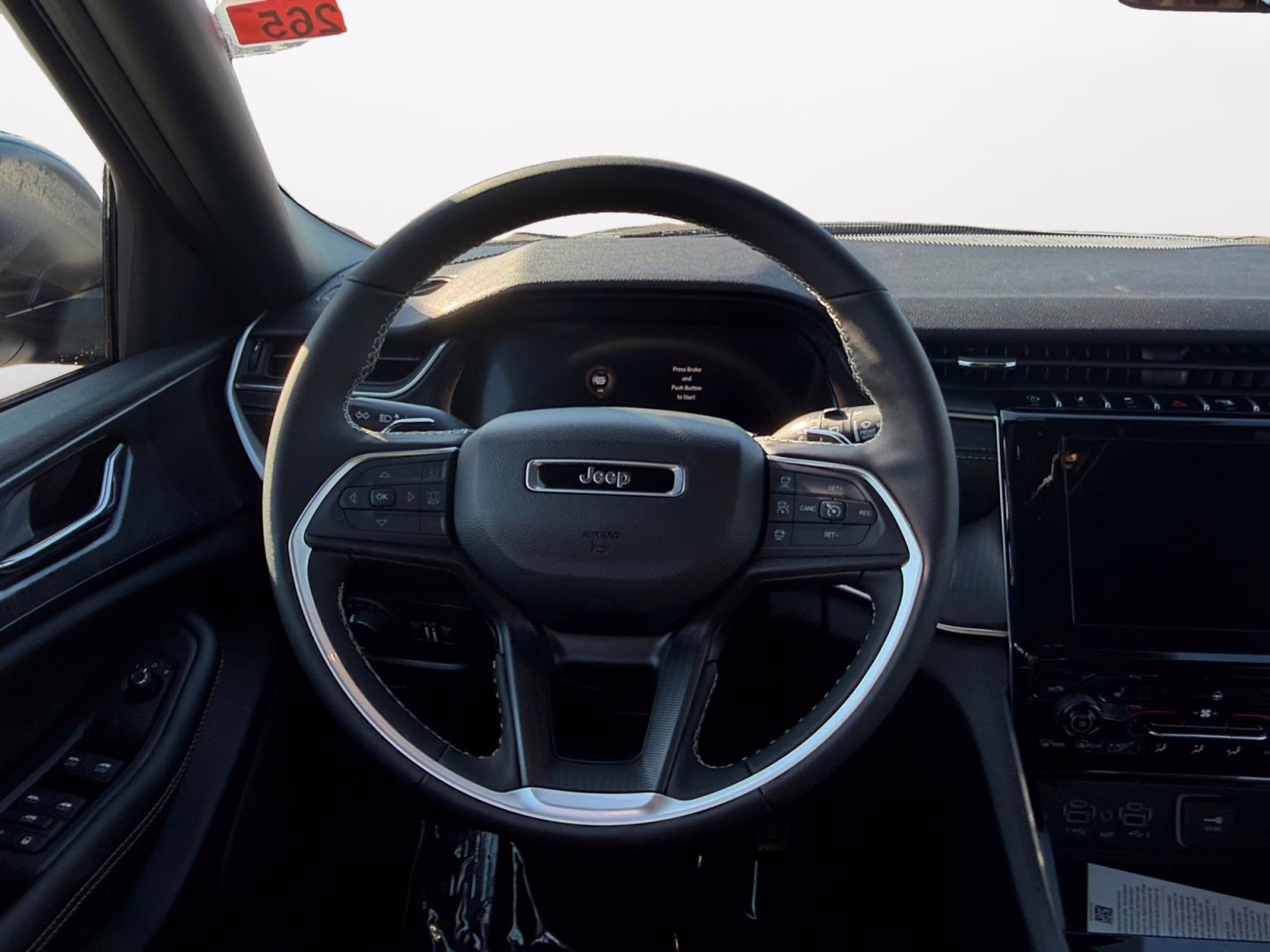 2025 Diamond Black Crystal Pearlcoat Jeep Grand Cherokee L Laredo 4X4 SUV