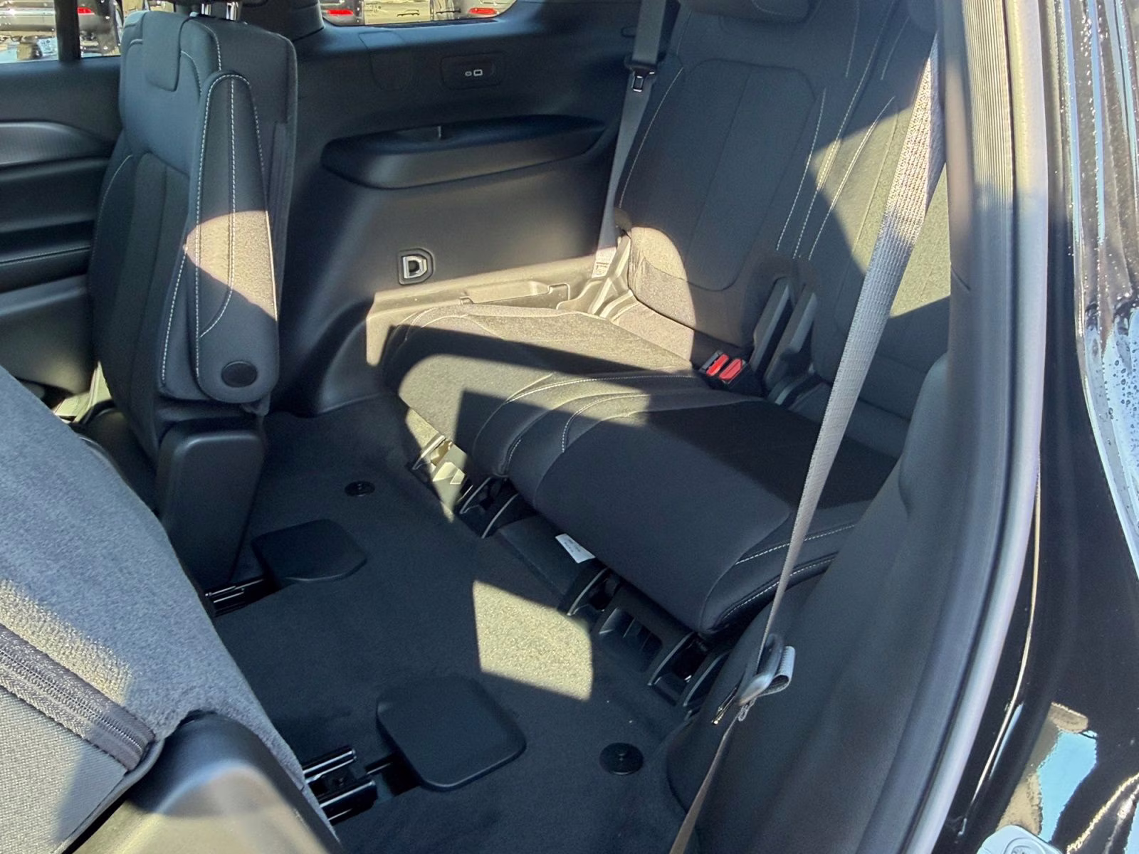 2025 Diamond Black Crystal Pearlcoat Jeep Grand Cherokee L Laredo 4X4 SUV