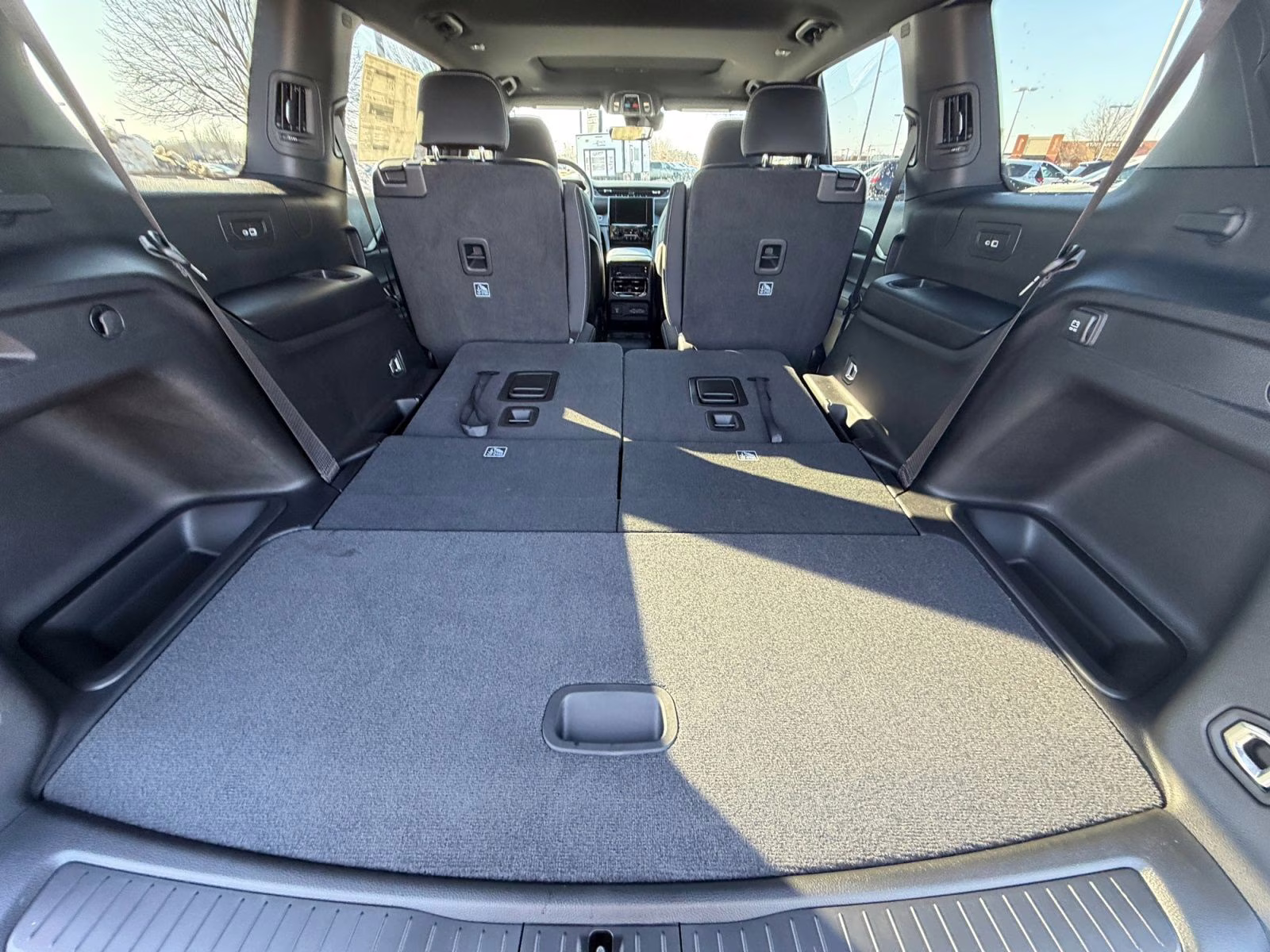 2025 Diamond Black Crystal Pearlcoat Jeep Grand Cherokee L Laredo 4X4 SUV