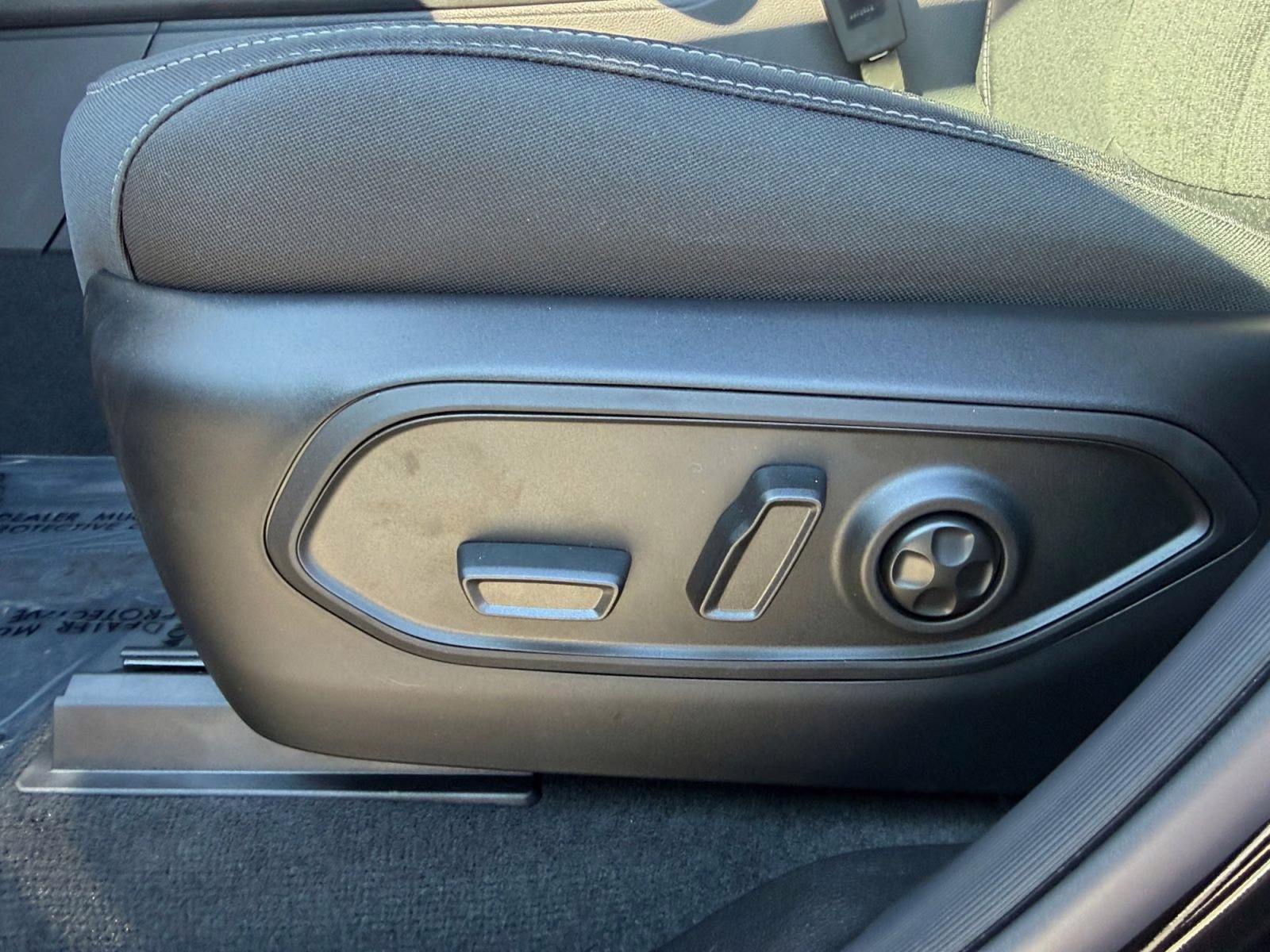 2025 Diamond Black Crystal Pearlcoat Jeep Grand Cherokee L Laredo 4X4 SUV