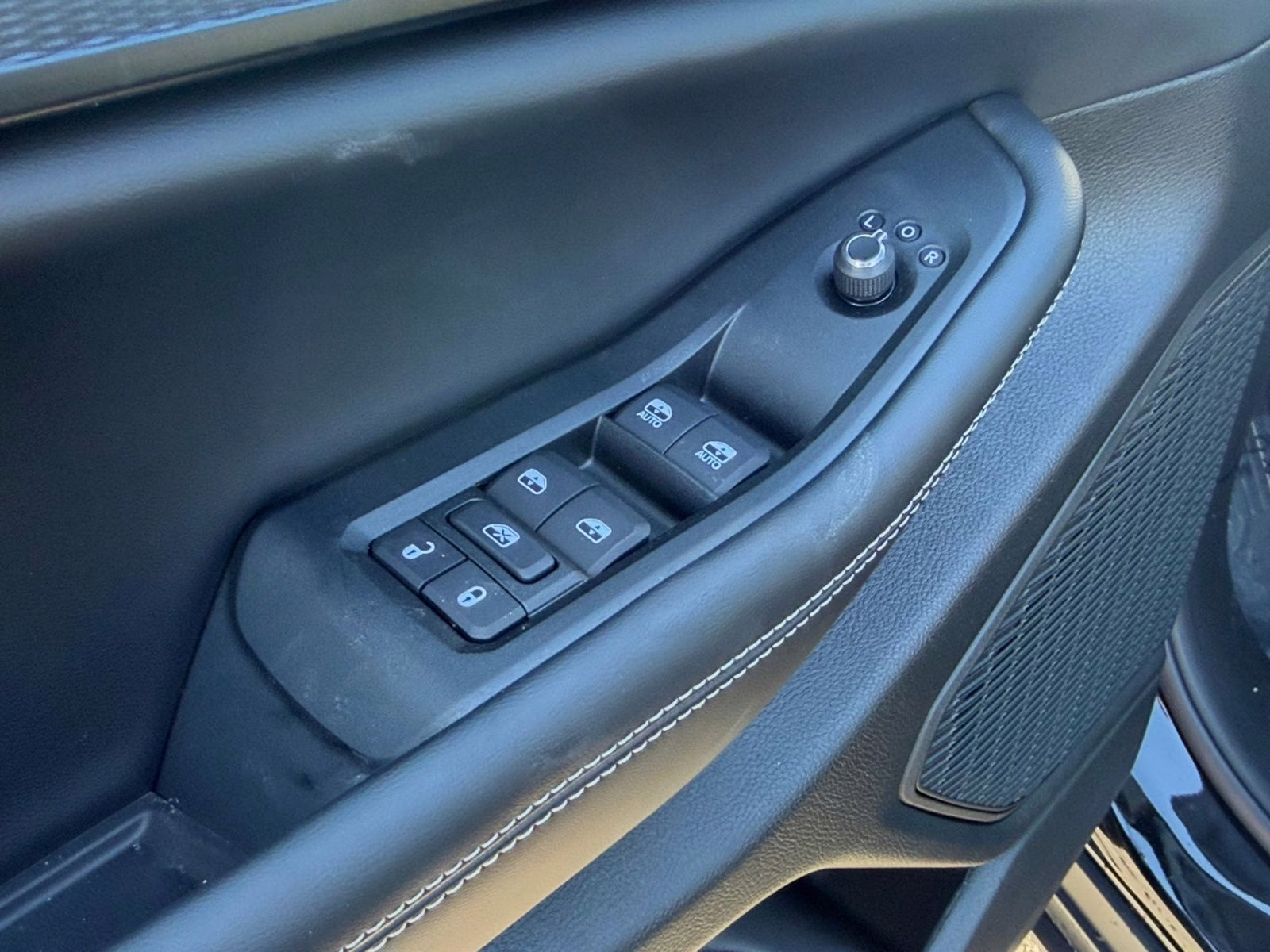 2025 Diamond Black Crystal Pearlcoat Jeep Grand Cherokee L Laredo 4X4 SUV