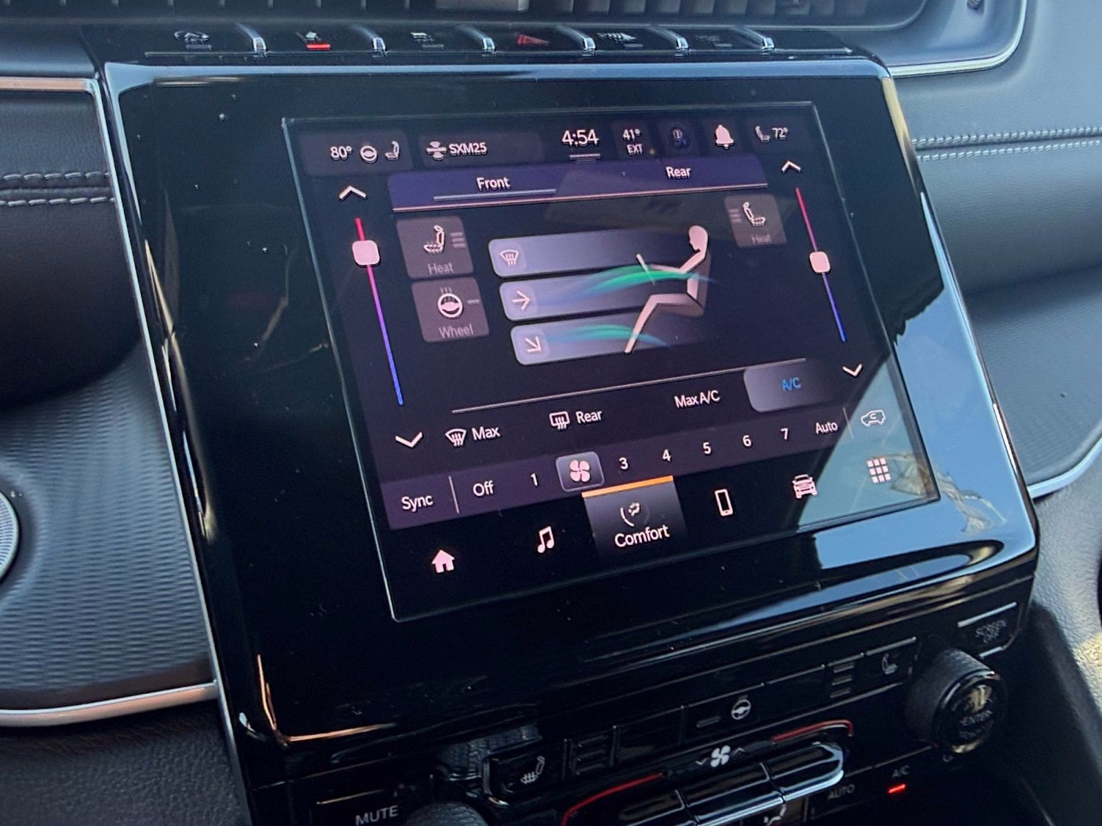 2025 Diamond Black Crystal Pearlcoat Jeep Grand Cherokee L Laredo 4X4 SUV