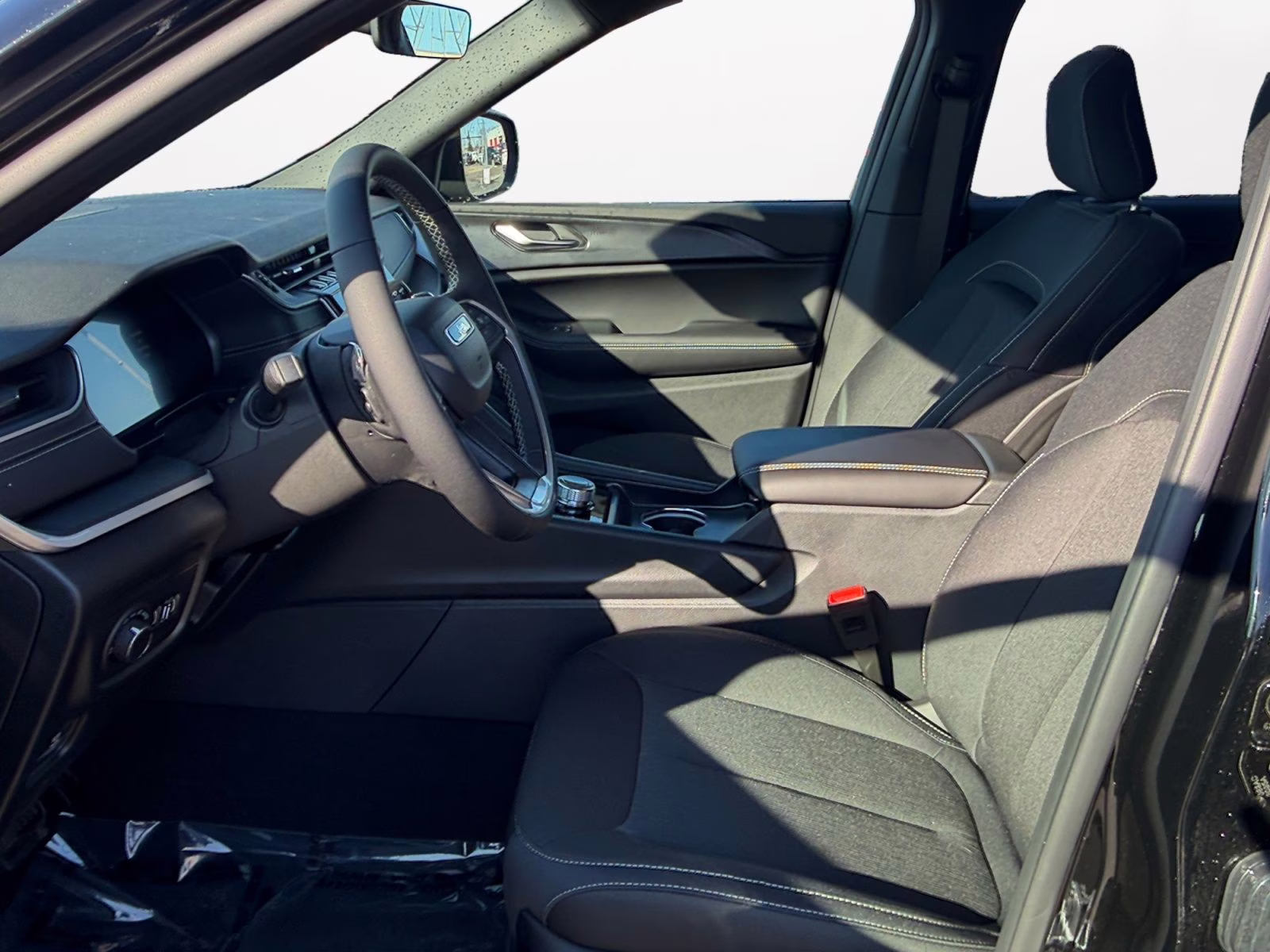 2025 Diamond Black Crystal Pearlcoat Jeep Grand Cherokee L Laredo 4X4 SUV