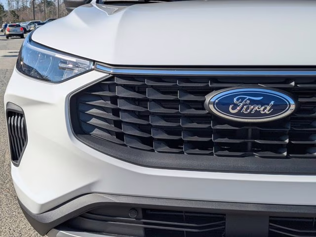 2026 Oxford White Ford Escape Active FWD SUV