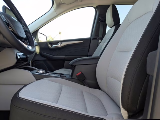 2026 Oxford White Ford Escape Active FWD SUV