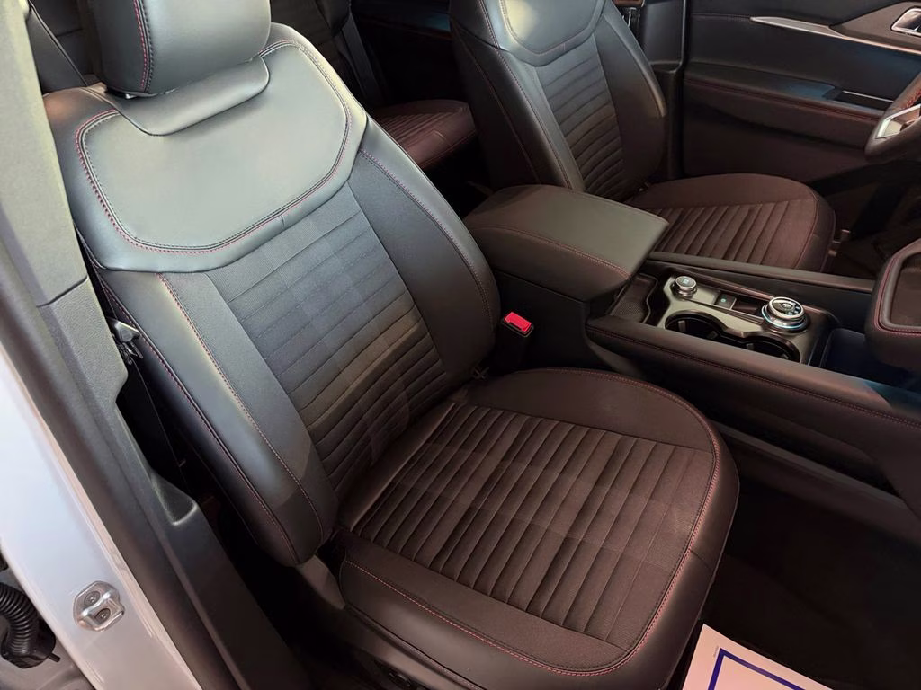 2026 Space White Metallic Ford Explorer ST-Line 4X4 SUV