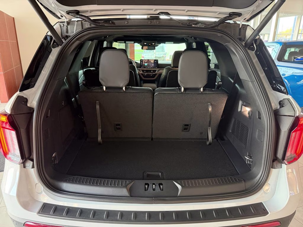 2026 Space White Metallic Ford Explorer ST-Line 4X4 SUV