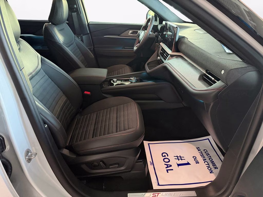 2026 Space White Metallic Ford Explorer ST-Line 4X4 SUV