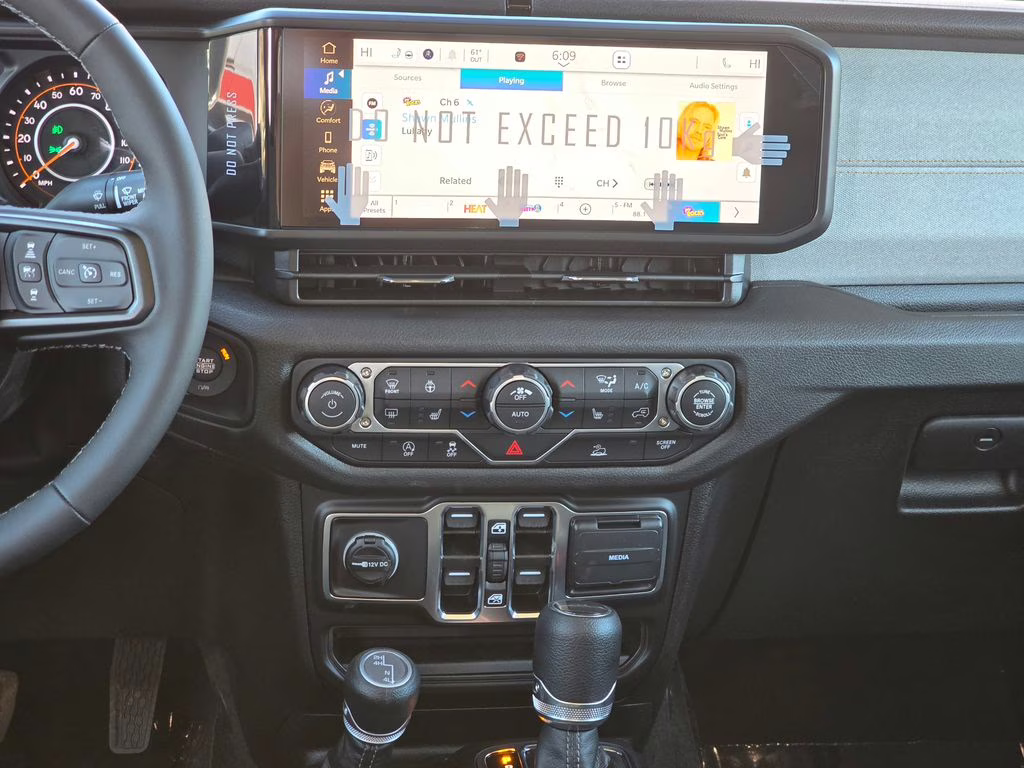 2026 Anvil Clearcoat Jeep Gladiator Sport S 4X4 Truck