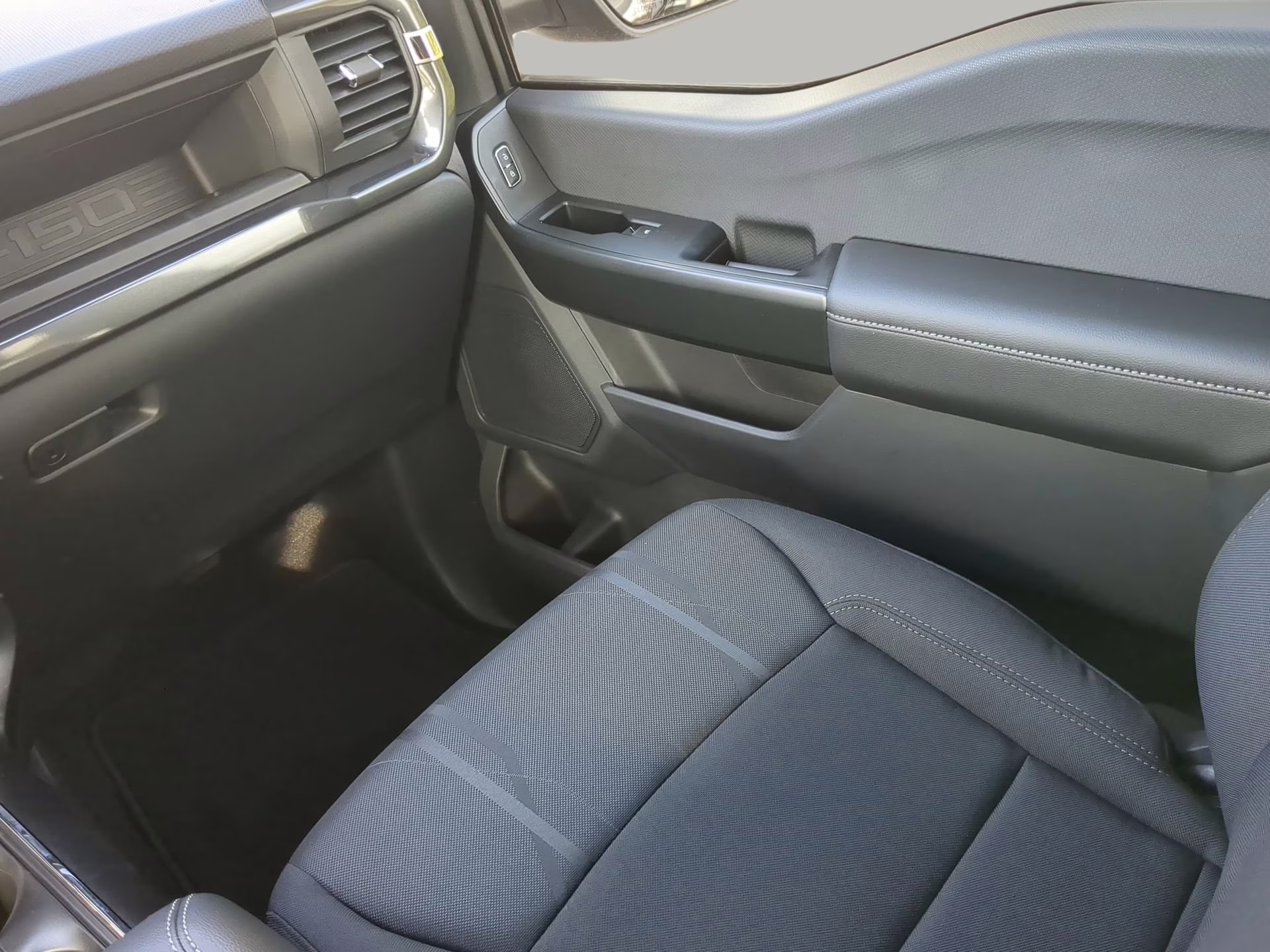 2026 Agate Black Metallic Ford F-150 STX Crew Cab Pickup 4X4 Truck