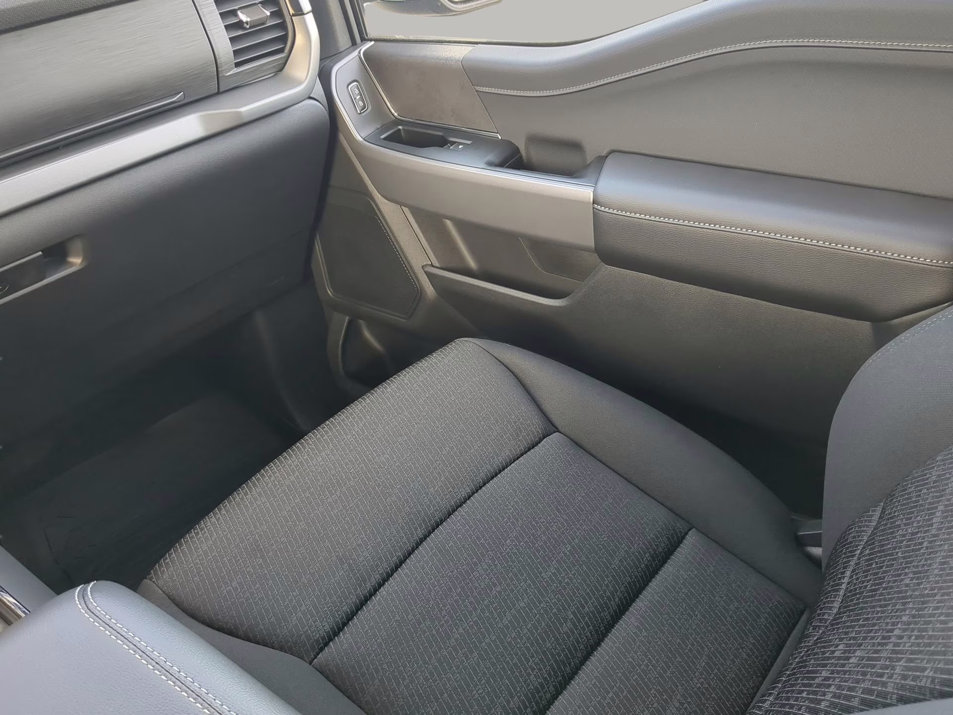 2026 Carbonized Gray Metallic Ford F-150 XLT Crew Cab Pickup 4X4 Truck