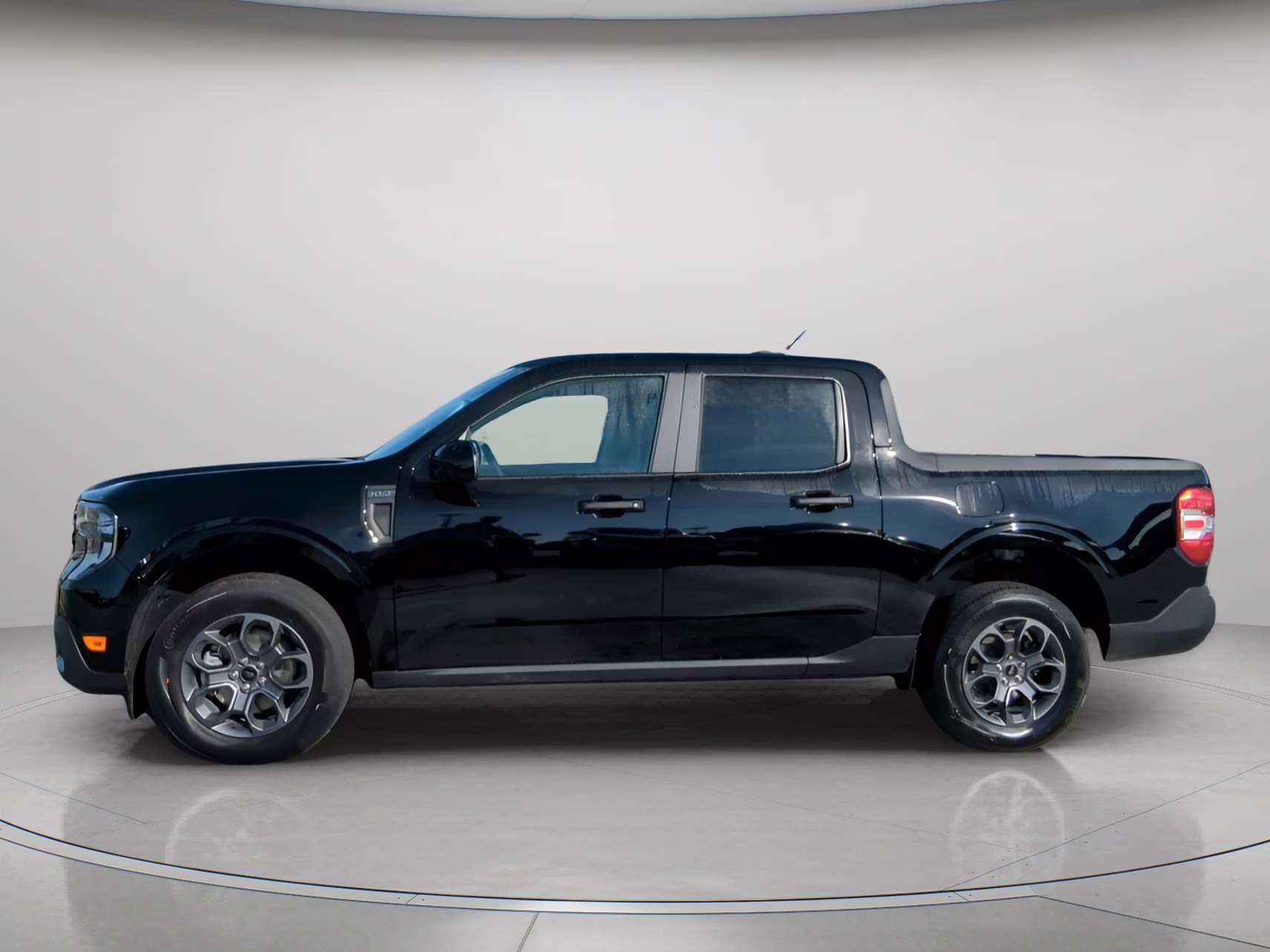2026 Shadow Black Ford Maverick XLT Crew Cab Pickup FWD Truck