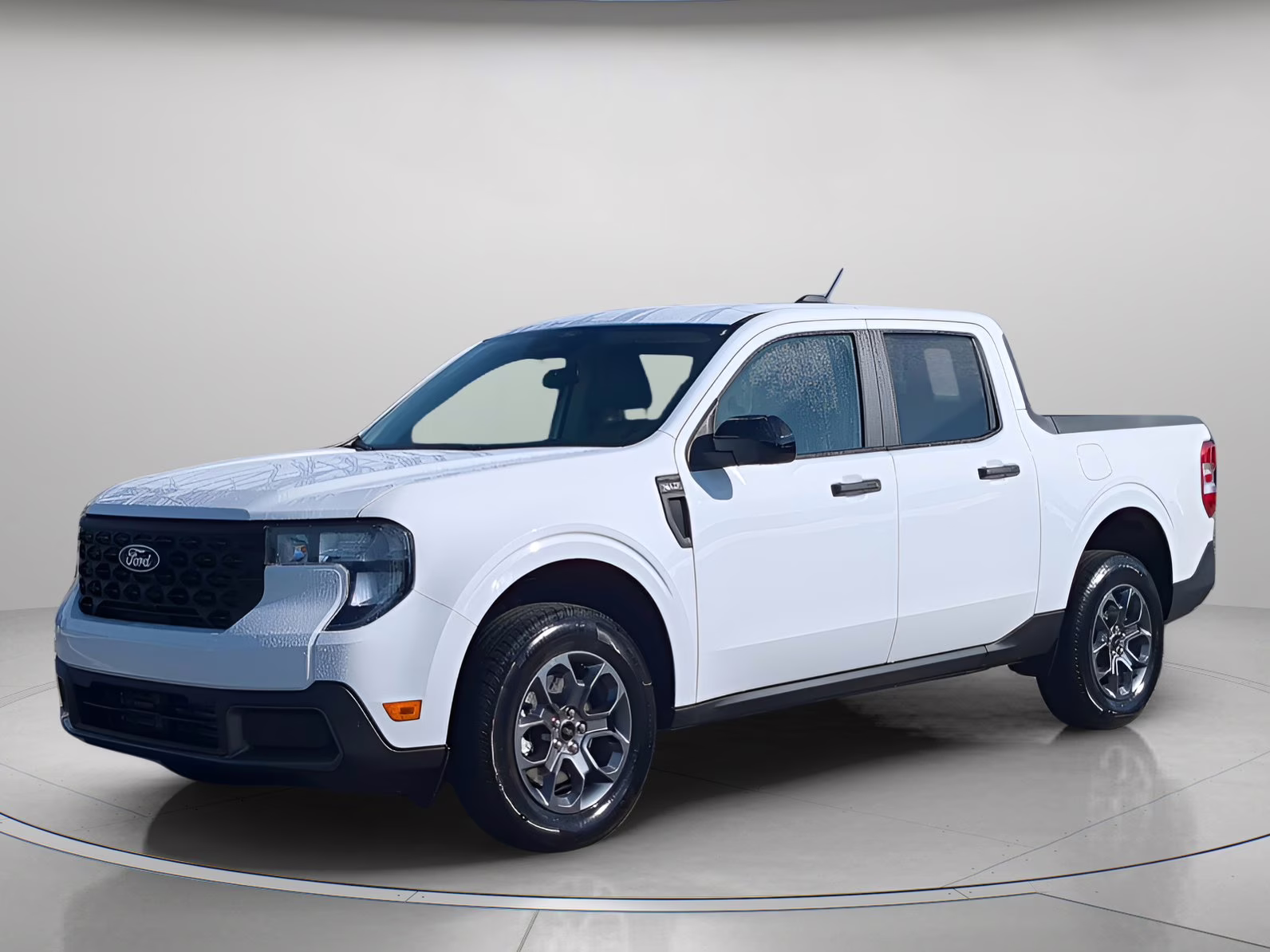 2026 Oxford White Ford Maverick XLT Crew Cab Pickup FWD Truck