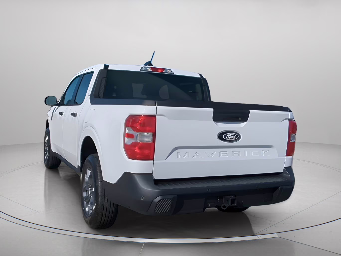 2026 Oxford White Ford Maverick XLT Crew Cab Pickup FWD Truck