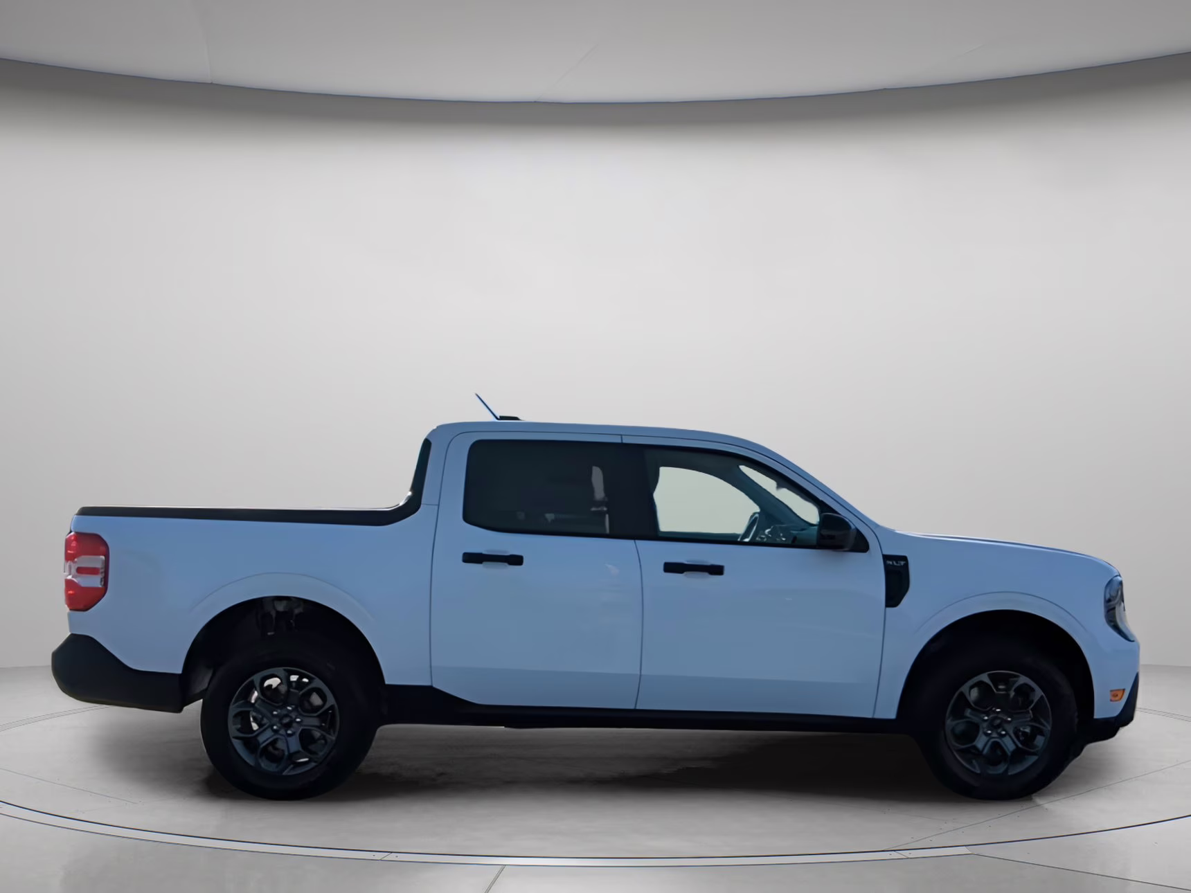 2026 Oxford White Ford Maverick XLT Crew Cab Pickup FWD Truck