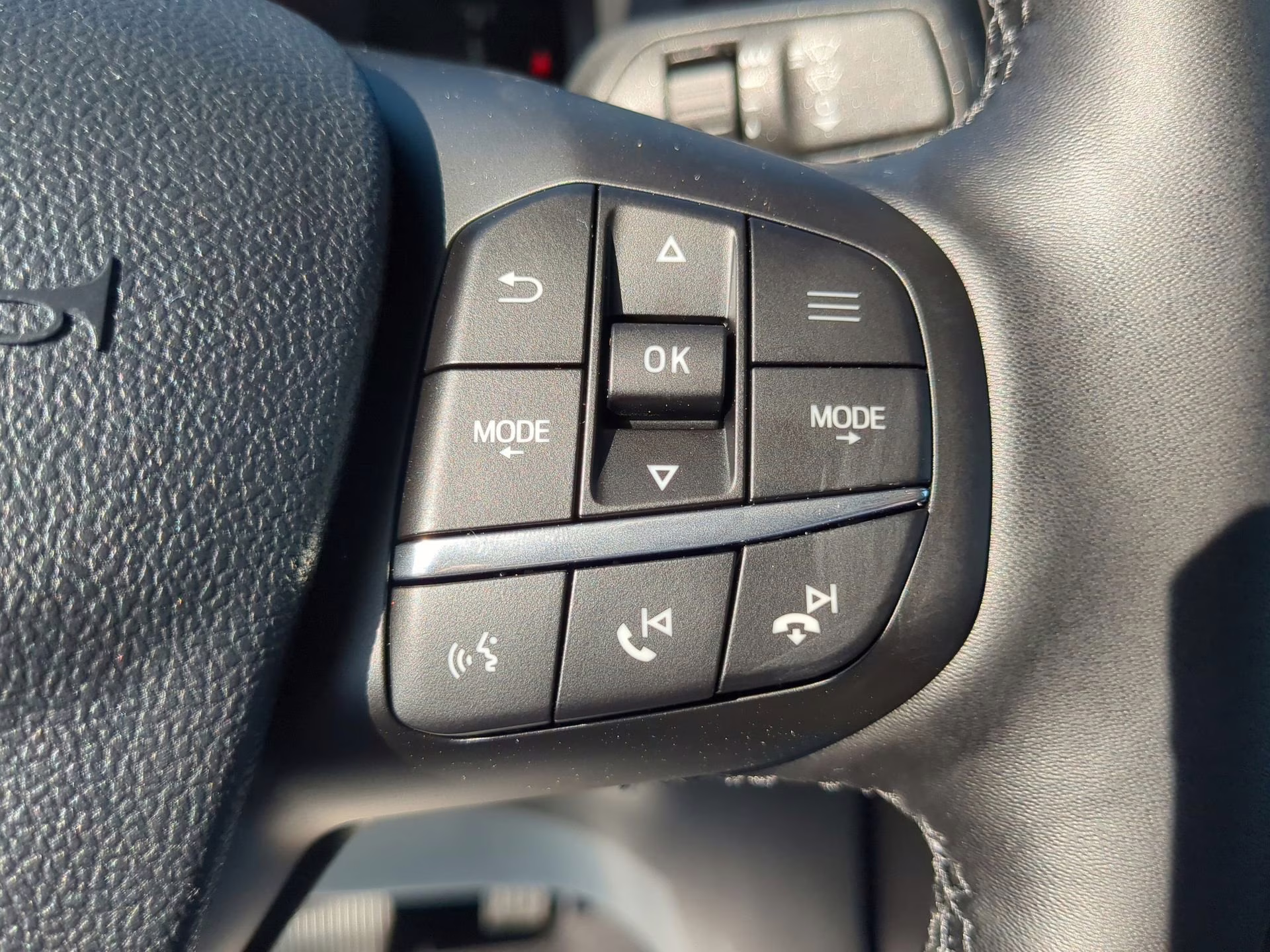 2026 Oxford White Ford Maverick XLT Crew Cab Pickup FWD Truck