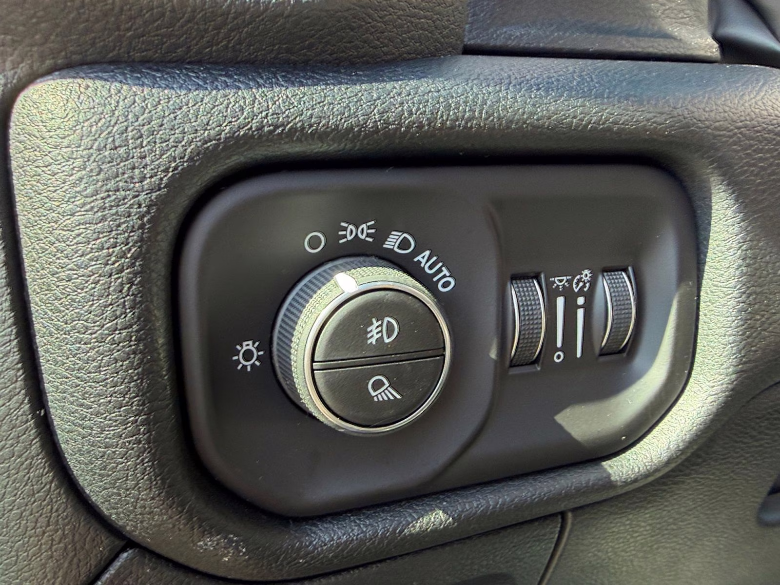 2026 Diamond Black Crystal Pearlcoat Ram 1500 Big Horn/Lone Star 4X4 Truck