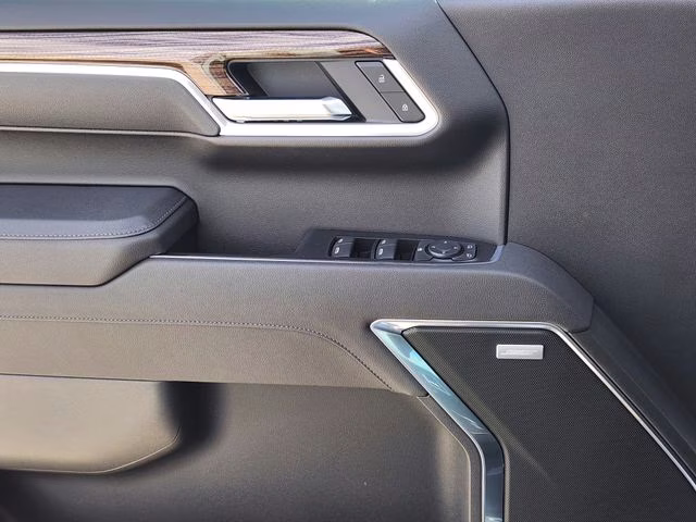 2025 Summit White Chevrolet Silverado 1500 RST 4X4 Truck