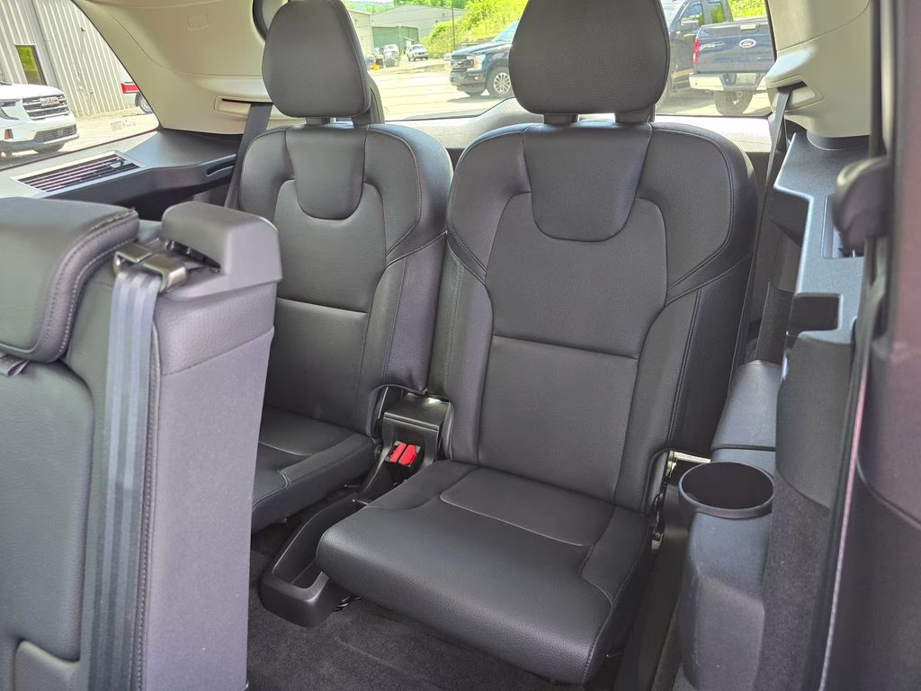 2023 Onyx Black Metallic Volvo XC90 B6 Plus 7-Seater AWD SUV