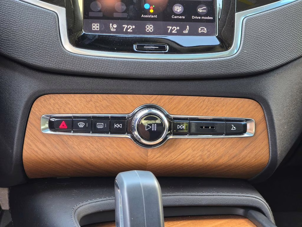 2023 Onyx Black Metallic Volvo XC90 B6 Plus 7-Seater AWD SUV