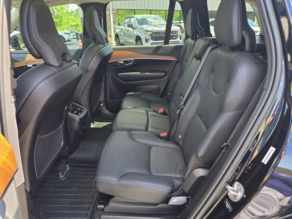 2023 Onyx Black Metallic Volvo XC90 B6 Plus 7-Seater AWD SUV