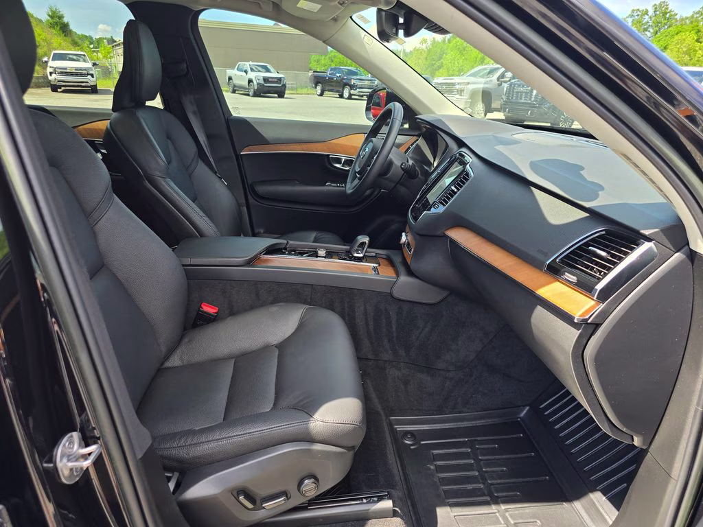 2023 Onyx Black Metallic Volvo XC90 B6 Plus 7-Seater AWD SUV