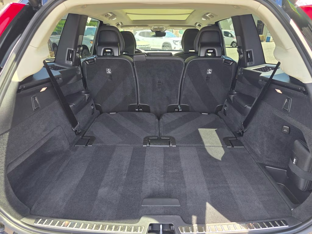 2023 Onyx Black Metallic Volvo XC90 B6 Plus 7-Seater AWD SUV