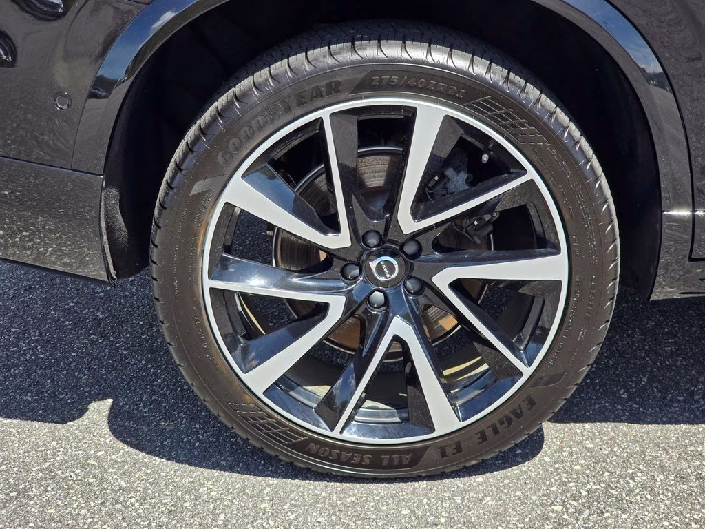 2023 Onyx Black Metallic Volvo XC90 B6 Plus 7-Seater AWD SUV