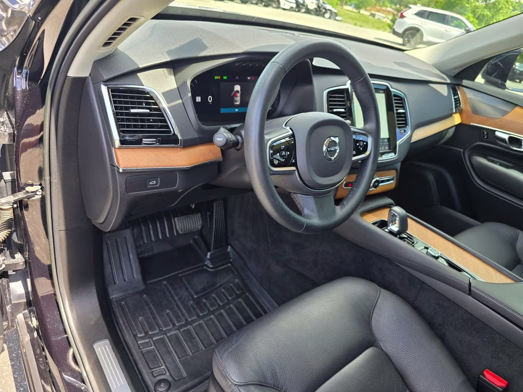 2023 Onyx Black Metallic Volvo XC90 B6 Plus 7-Seater AWD SUV