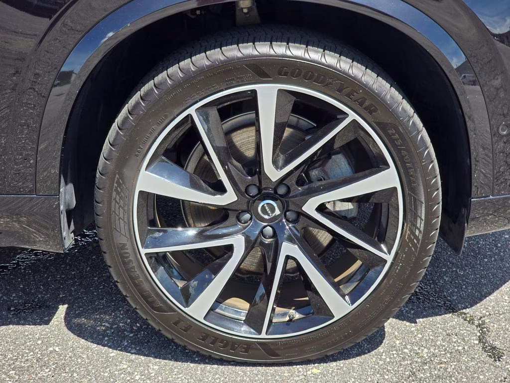 2023 Onyx Black Metallic Volvo XC90 B6 Plus 7-Seater AWD SUV