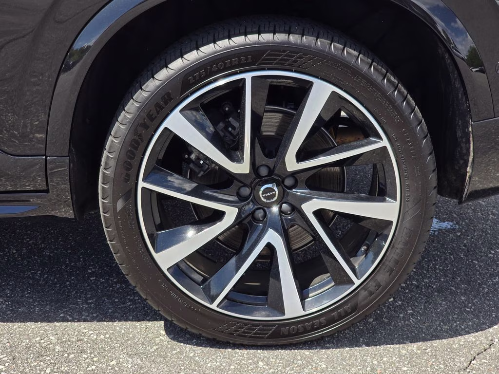 2023 Onyx Black Metallic Volvo XC90 B6 Plus 7-Seater AWD SUV