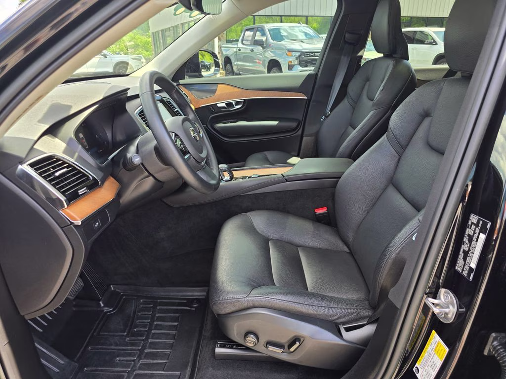 2023 Onyx Black Metallic Volvo XC90 B6 Plus 7-Seater AWD SUV