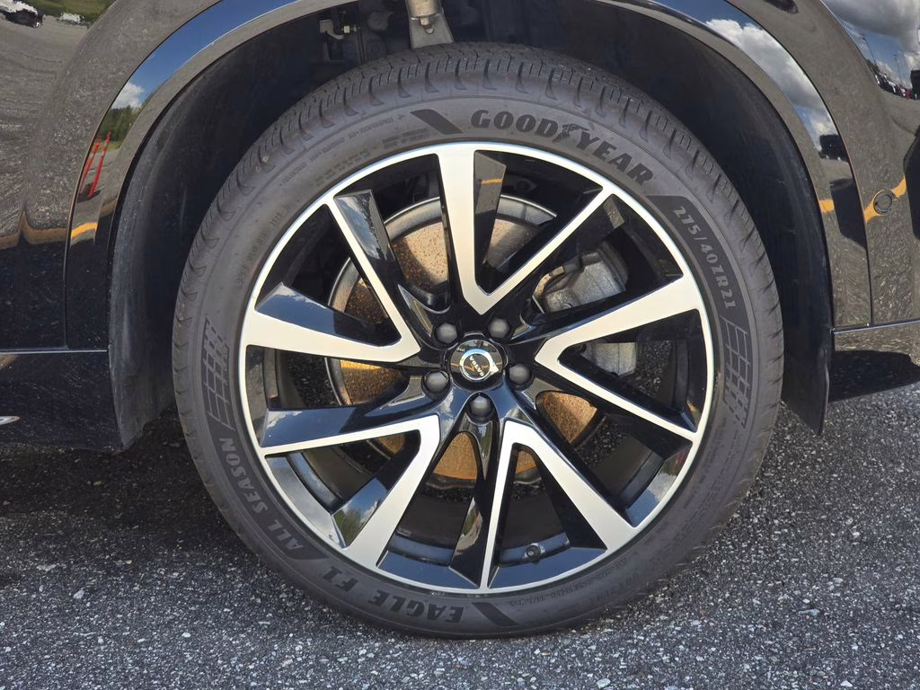 2023 Onyx Black Metallic Volvo XC90 B6 Plus 7-Seater AWD SUV