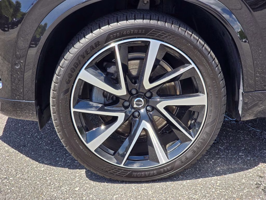 2023 Onyx Black Metallic Volvo XC90 B6 Plus 7-Seater AWD SUV