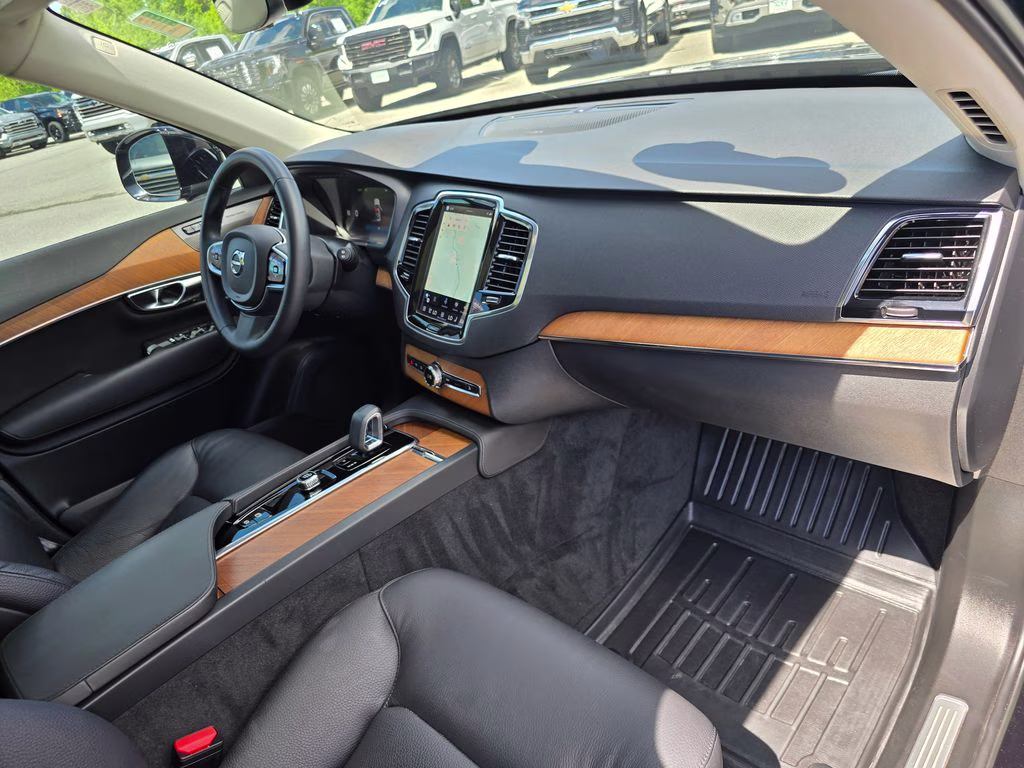 2023 Onyx Black Metallic Volvo XC90 B6 Plus 7-Seater AWD SUV