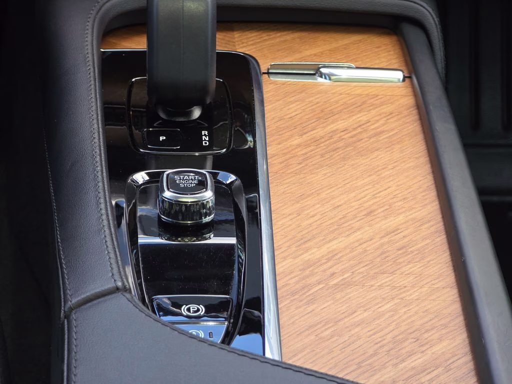 2023 Onyx Black Metallic Volvo XC90 B6 Plus 7-Seater AWD SUV