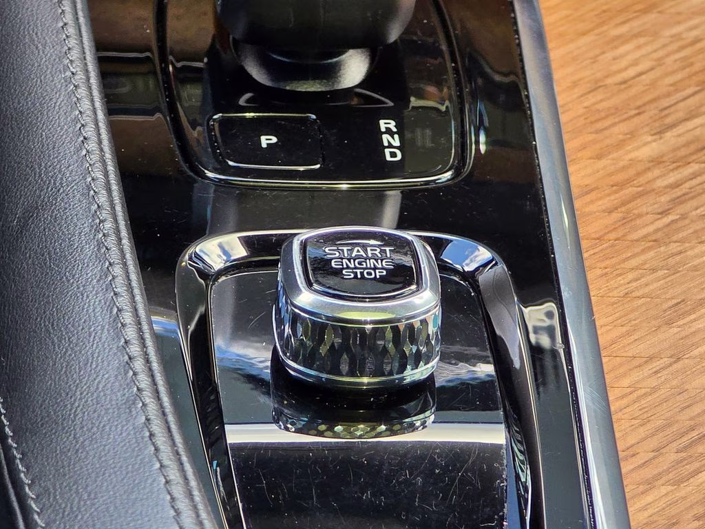2023 Onyx Black Metallic Volvo XC90 B6 Plus 7-Seater AWD SUV
