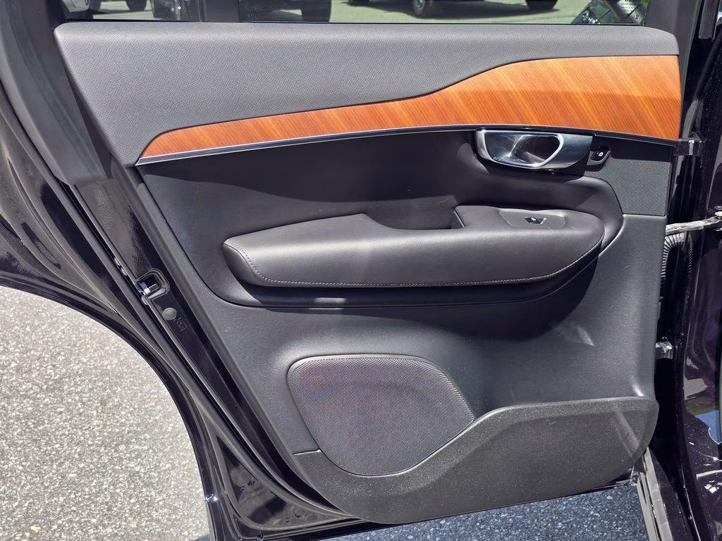 2023 Onyx Black Metallic Volvo XC90 B6 Plus 7-Seater AWD SUV