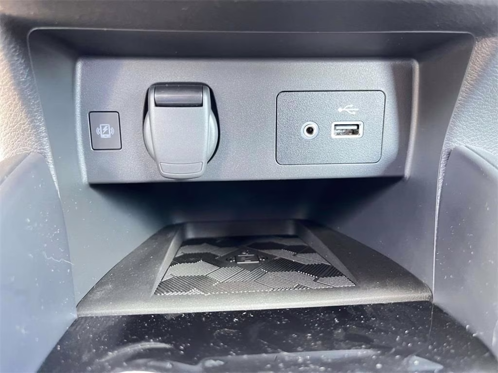 2025 Aspen White Tricoat Nissan Versa 1.6 SV FWD Sedan