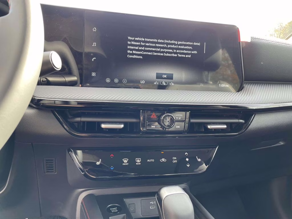 2026 Aspen White/Super Black Nissan Kicks SR FWD SUV