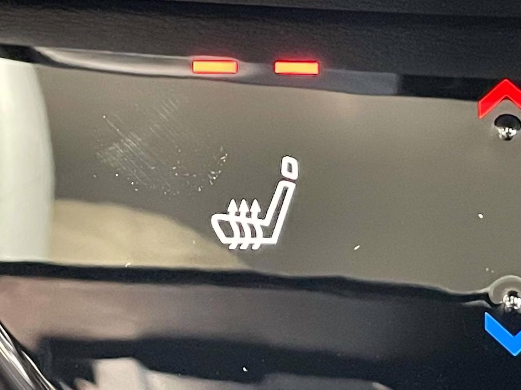 2026 Aspen White/Super Black Nissan Kicks SR FWD SUV